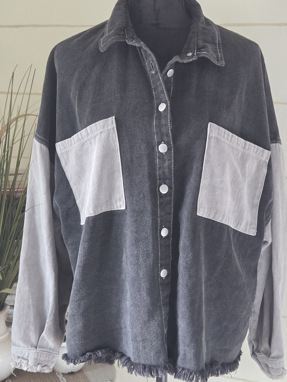 POL Mineral Wash Charcoal Denim Contrast Patch Pocket Frayed Fringe Hem Shacket